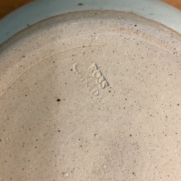 ROSS CANADA Stoneware Bowl 🇨🇦 - Picture 14 of 17